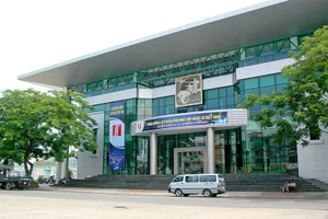 Ca sĩ Quang Hào và chiến dịch làm “ấm” NH Trưng Vương 