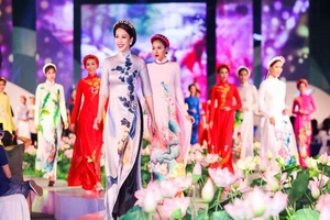 Mãn nhãn với Lễ hội Áo dài TP.HCM đậm hồn Việt