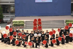Màn nhảy flashmob cực chất của HS Trường Phú Nhuận 
