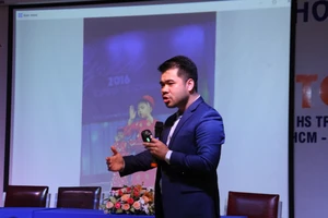 Học sinh thi hùng biện tiếng Anh về ý tưởng khởi nghiệp