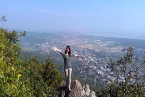 'Giải mã' cô gái thích xuyên Việt bằng xe máy 