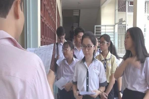 Thi lớp 10: Đến trễ vì ... không biết giờ! 