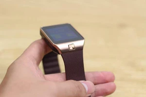 Bị đình chỉ vì mang đồng hồ thông minh vào phòng thi 