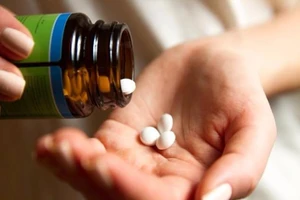 Nam giới uống nhiều vitamin B tăng nguy cơ ung thư phổi