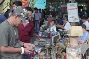 Phiên chợ đồ cổ độc nhất ở miền Tây