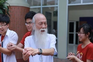 Những khoảnh khắc đẹp của thầy Văn Như Cương