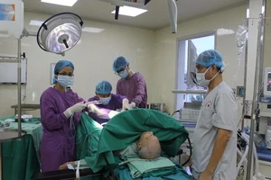 Cắt bao quy đầu cho cụ ông 104 tuổi