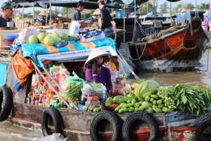 Chợ nổi Cái Răng qua ống kính du khách nước ngoài