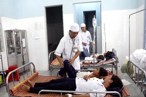 84 HS dân tộc thiểu số cấp cứu nghi do ăn đồ từ thiện?