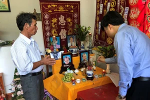 Bộ GD&ĐT thăm gia đình GV, HS vụ sạt lở đất ở Nha Trang 