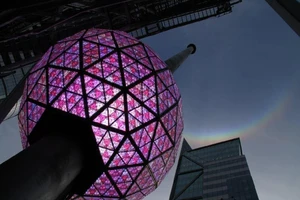 'Nụ hôn giao thừa' từ New York 