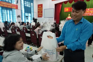 'Trả hết nợ, dư giả hơn, cô về quê đón tết'