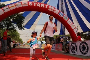 Hơn 900 vận động viên đa quốc gia chạy vì trẻ em