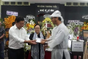 Gia đình nghệ sĩ Lê Bình chia sẻ mong muốn thực hiện di nguyện của ông