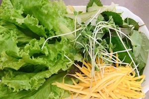 Những ai không nên ăn rau sống?