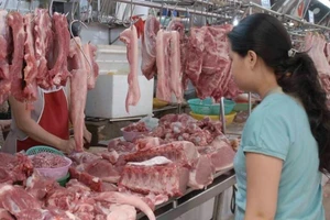 Sợ dịch, người dân 'ngại' mua, thịt heo chợ ế ẩm