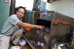Bác nông dân Tây Nguyên chế tạo máy rửa chén công nghiệp