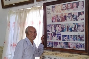 Người họa sĩ già miền Tây đam mê làm tranh về Bác