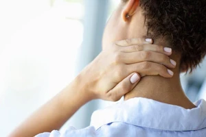 Phương pháp tập trị đau cổ vai gáy mạn tính