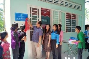 'Có cái nhà, nằm dưới đất, không cần giường chiếu cũng vui'