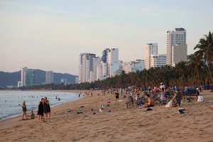 Biển Nha Trang bình yên ngày mở cửa lại