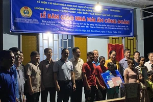 'Cảm ơn cán bộ cho tui một mái nhà'