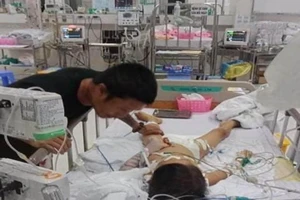 Bé 7 tuổi hôn mê sâu sau mổ lấy đinh nẹp xương đã mất