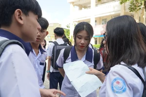 Băn khoăn quy định không nhận lại HS đã rời trường công 