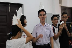 Đưa kỹ năng bàn tiệc chuẩn 5 sao vào lớp học