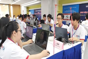 Sinh viên 'ngồi thiền' 8 tiếng thi An toàn thông tin 