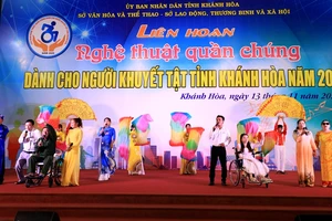 Xúc động xem người khuyết tật Khánh Hòa múa hát