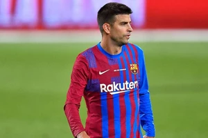 Lộ mức lương 'không tưởng' của Pique ở Barca