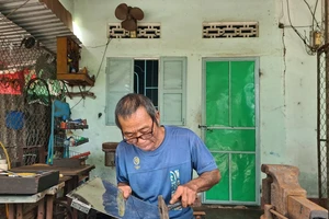 Người già các tỉnh cần tiêm vaccine mũi 1