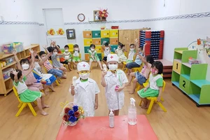 'Cố gắng chỉ có lớp học trực tuyến chứ không có trường học trực tuyến'