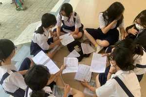 Tuyển sinh lớp 10: Nắng nóng, thí sinh TP.HCM bước vào môn thi Ngoại ngữ 