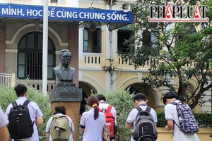 Thí sinh khấn nguyện, thêm tinh thần thi tốt nghiệp THPT 