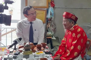 Bí thư Thành ủy TP.HCM thăm, chúc thọ nhà nghiên cứu 102 tuổi