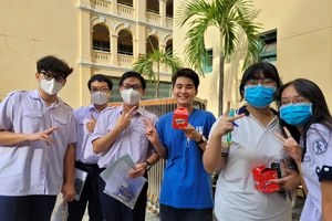 Phổ điểm thi tốt nghiệp THPT: Môn Lịch sử khá hơn, môn sinh, tiếng Anh vẫn thấp