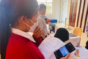 Nữ sinh bật khóc khi đi từ 4 giờ sáng mà không được dự thi ĐGNL