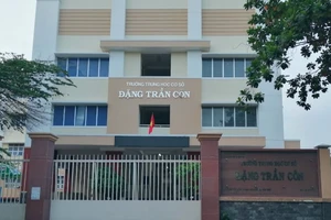 Vụ phụ huynh bị truy thu hơn 13 triệu: Trường Đặng Trần Côn tạm dừng thu tiền
