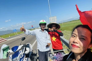 Chàng trai dân tộc Thái đi bộ hút đinh xuyên Việt với lộ phí chỉ 50 ngàn đồng