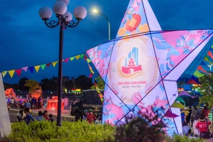 Chiêm ngưỡng dàn đèn lồng 'khủng' ở Thành cổ Diên Khánh dịp Tết trung thu