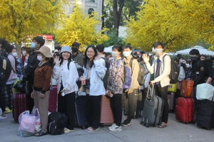 Để người lao động nghèo về nhà ăn Tết bớt nhọc nhằn vì giá tàu xe tăng cao 