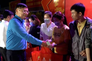 Chỉ mong doanh nghiệp trả tiền nợ lương, đóng BHXH mà không dám mơ được thưởng Tết 