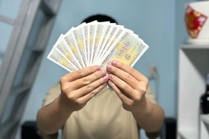 Người dân không nên tin vào các quảng cáo đổi tiền lẻ, tiền mới trên các trang mạng xã hội. Ảnh: HUỲNH THƠ