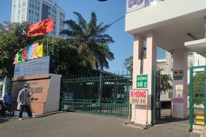 BV Ung bướu TP.HCM để bảng “không giữ xe”. Ảnh: NGUYỄN HIỀN