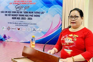 Sắp vào mùa thi, cô hiệu trưởng dặn dò học sinh 'tránh tụ tập, chạy xe giữa trưa nắng'