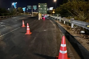 Xe hư giữa đường, đặt hộp xốp, cành cây cảnh báo sao cho đúng? 