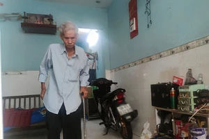 Ông Nguyễn Đức Minh, ngụ quận 3 mong cuối đời được cấp CCCD để khi mất, con cháu dễ lo hậu sự vẹn toàn. Ảnh: NGUYỄN HIỀN