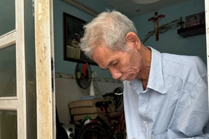 Ông Nguyễn Đức Minh (65 tuổi, ngụ phường 1, quận 3, TP.HCM) đã được cấp CCCD. Ảnh: NH